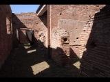 01452 ostia - regio ii - insula vi - casa dell'ercole bambino (ii,vi,3-4) - via della corporazzioni - raum (1) - bli ri norden - re - raum (2) und (3) - 09-2022.jpg